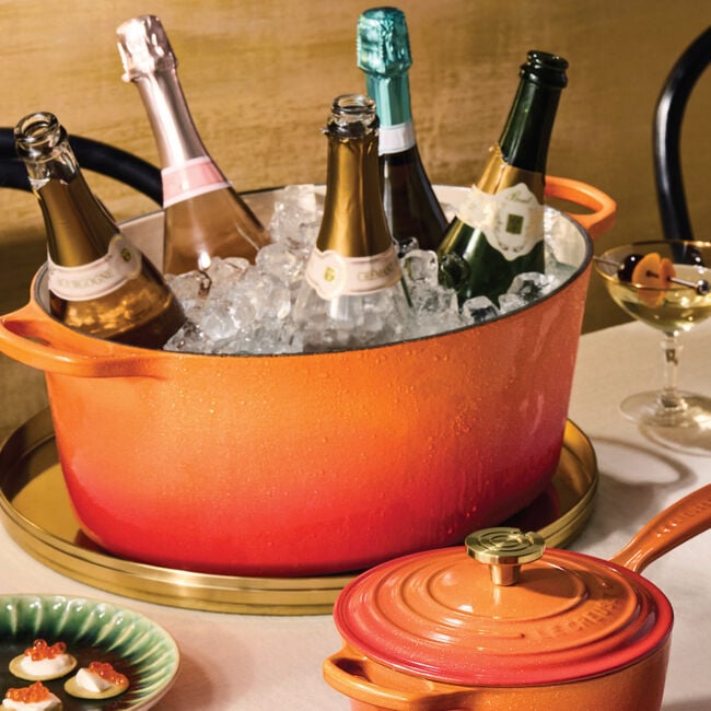 Signature Oval Dutch Oven with Crucible Knob