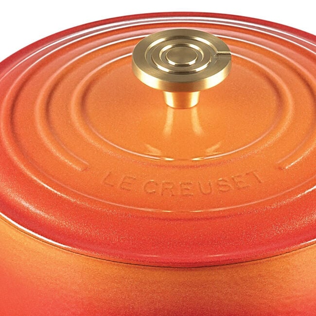 Signature Round Dutch Oven with Crucible Knob
