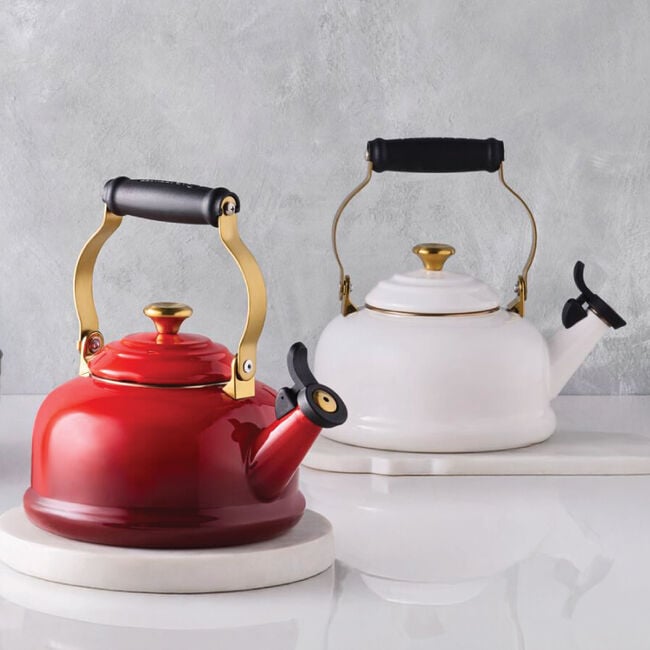 Classic Whistling Kettle with Gold KnobCerise